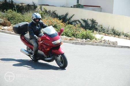 Pergunta IMT: O capacete integral, utilizado pelo motociclista, permite: