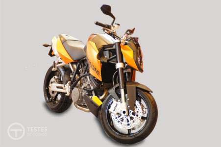 Pergunta IMT: Onde estão colocados os amortecedores da roda da frente de um motociclo?