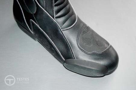 Pergunta IMT: As botas que oferecem mais segurança ao condutor de motociclos: