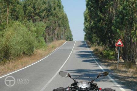 Pergunta IMT: Na condução de um motociclo, o condutor deve de utilizar óculos de protecção?