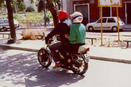 Pergunta IMT: Nos motociclos é proibido o transporte de passageiros com idade inferior a: