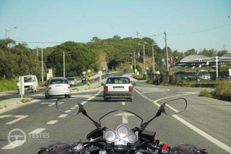 Pergunta IMT: A circulação sobre as marcas rodoviárias pode ser perigosa para os condutores de veículos de duas rodas?