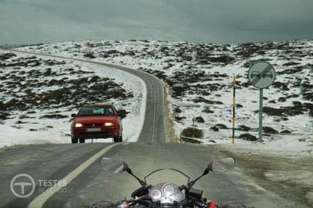 Pergunta IMT: Ao circular nesta via pública devo saber que: