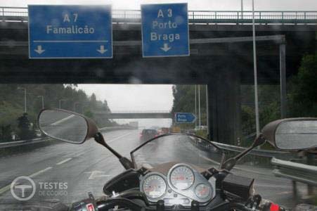 Pergunta IMT: Na condução com chuva e bastante frio, devo preferir a utilização de: