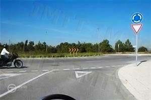 Pergunta IMT: Nesta situação, quem deve avançar em primeiro lugar?