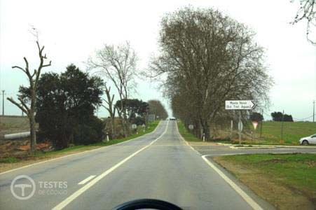 Pergunta IMT: Encontro-me a menos de 5 metros deste entroncamento. Posso parar neste local?