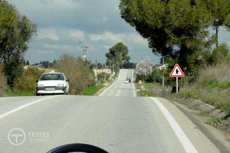 Pergunta IMT: A manobra de ultrapassagem é proibida imediatamente antes dos entroncamentos?