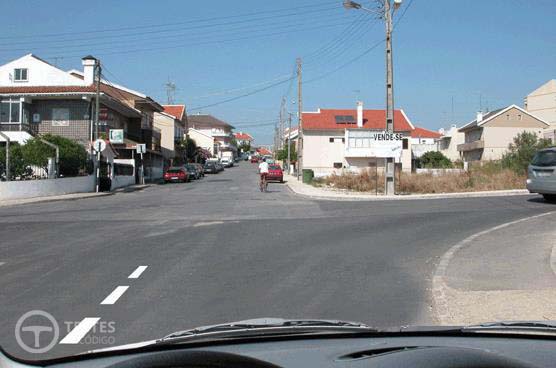 Pergunta IMT: Pretendo mudar de direcção à esquerda, devo: