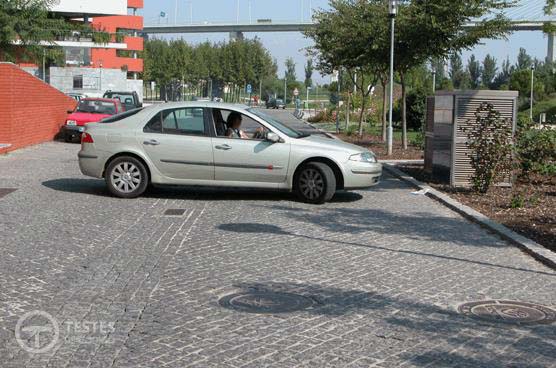 Pergunta IMT: Um dos factores que pode impedir a execução da manobra de inversão do sentido de marcha, é a visibilidade do local.