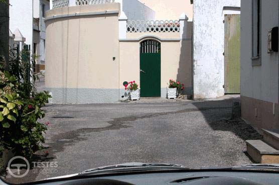 Pergunta IMT: O único factor que pode impedir a realização da manobra de inversão do sentido de marcha é a intensidade do trânsito.