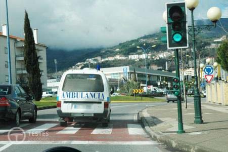 Pergunta IMT: Se circular em prestação de socorro estou obrigado a cumprir os sinais luminosos?