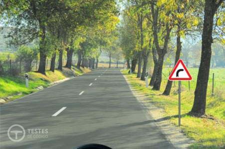 Pergunta IMT: Ao circular neste local devo moderar a velocidade?