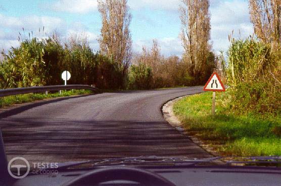 Pergunta IMT: Perante este sinal devo: