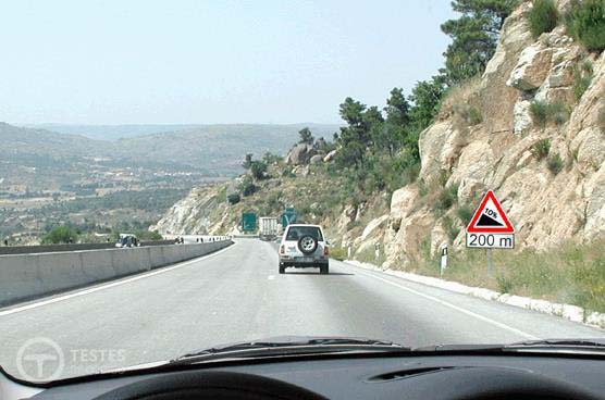 Pergunta IMT: Neste local devo moderar a velocidade porque estou na presença de um sinal de perigo que me indica: