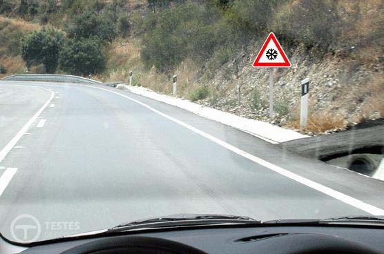 Pergunta IMT: Perante o sinal de perigo, é necessário: