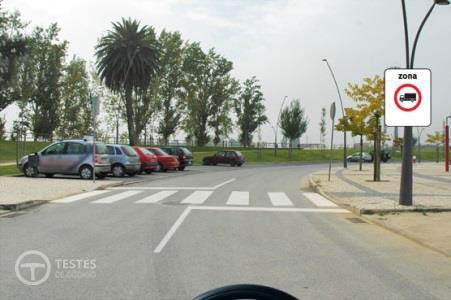 Pergunta IMT: O sinal vertical proíbe o trânsito: