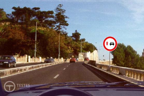 Pergunta IMT: Perante este sinal, podem realizar a manobra de ultrapassagem: