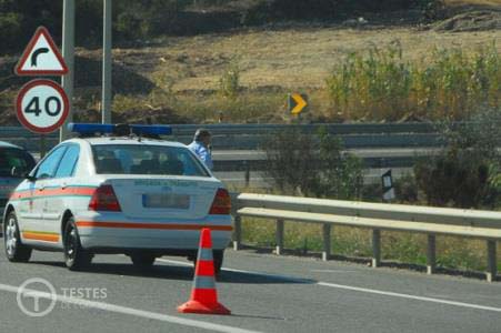 Pergunta IMT: Um condutor a quem tenha sido cassada a carta de condução por praticar infracções ao Código da Estrada pode ficar impedido de obter novo título?