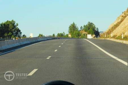 Pergunta IMT: Em auto-estrada, os automóveis pesados de passageiros não podem exceder os: