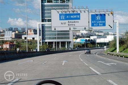 Pergunta IMT: Circulo com um automóvel ligeiros de passageiros sem reboque, numa via reservada a automóveis e motociclos. Qual a velocidade máxima a que posso transitar?