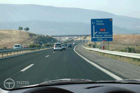 Pergunta IMT: Neste local, em qual das vias de trânsito devo circular?