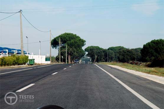 Pergunta IMT: Qual é a velocidade máxima permitida, no local em que me encontro, para automóveis ligeiros de mercadorias sem reboque?