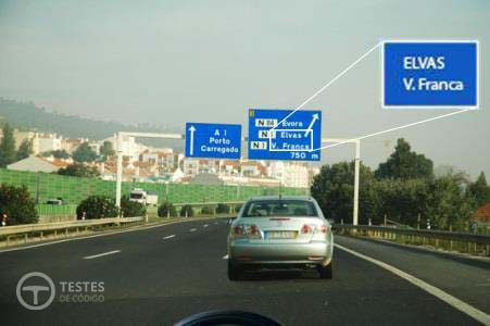 Pergunta IMT: Encontro-me correctamente posicionado nesta via de trânsito se pretender seguir a direcção de Elvas?