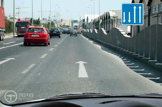 Pergunta IMT: Esta faixa de rodagem, tem: