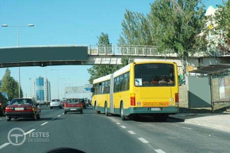 Pergunta IMT: Estou obrigado a ceder a passagem aos veículos de transporte colectivo de passageiros que retomam a sua marcha à saída dos respectivos locais de paragem?