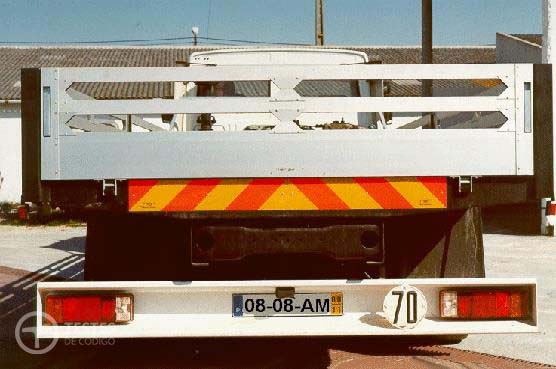 Pergunta IMT: A placa serve para sinalizar os automóveis ou conjunto de veículos: