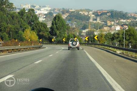 Pergunta IMT: Sendo titular de carta de condução da categoria B, posso atrelar ao meu veículo algum reboque?