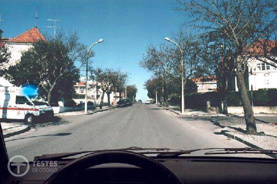 Pergunta IMT: Nesta situação, quem tem o dever de ceder a passagem?