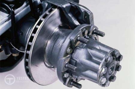 Pergunta IMT: Se para provocar a travagem do veículo, o condutor tiver que accionar diversas vezes o pedal de travão, conclui-se que: