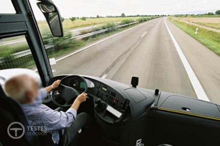 Pergunta IMT: Uma falha súbita dos travões de serviço num sistema de travagem do tipo pneumático, pode ter como causa directa: