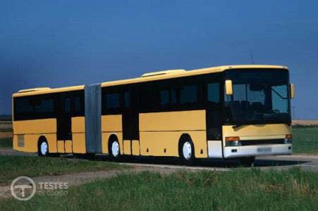 Pergunta IMT: No transporte rodoviário de passageiros em automóvel pesado com lugares em pé e em circuito urbano, o condutor deve: